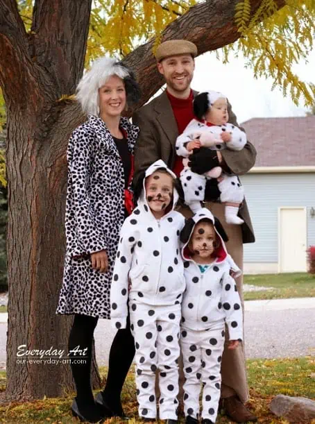 Creative family costumes ideas for halloween.