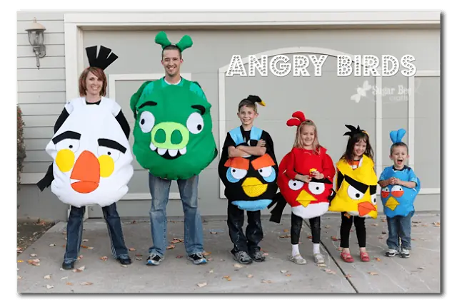 Creative family costumes ideas for halloween.