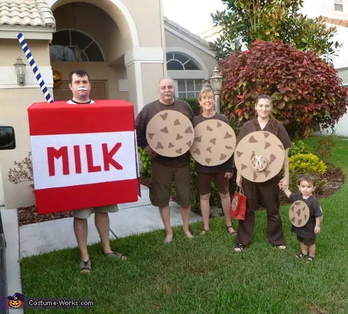 Creative family costumes ideas for halloween.