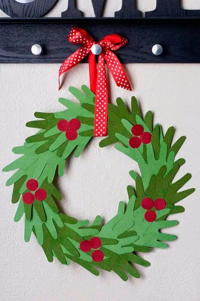 Christmas Crafts for Kids. More than 20 crafts and activities for the Holidays.