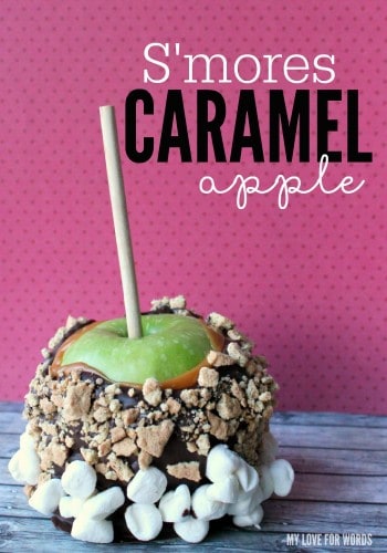 Want a delicious treat that tastes just like summer? Smores Caramel Apples are the perfect dessert or party favor, and they're super easy and inexpensive to make yourself.