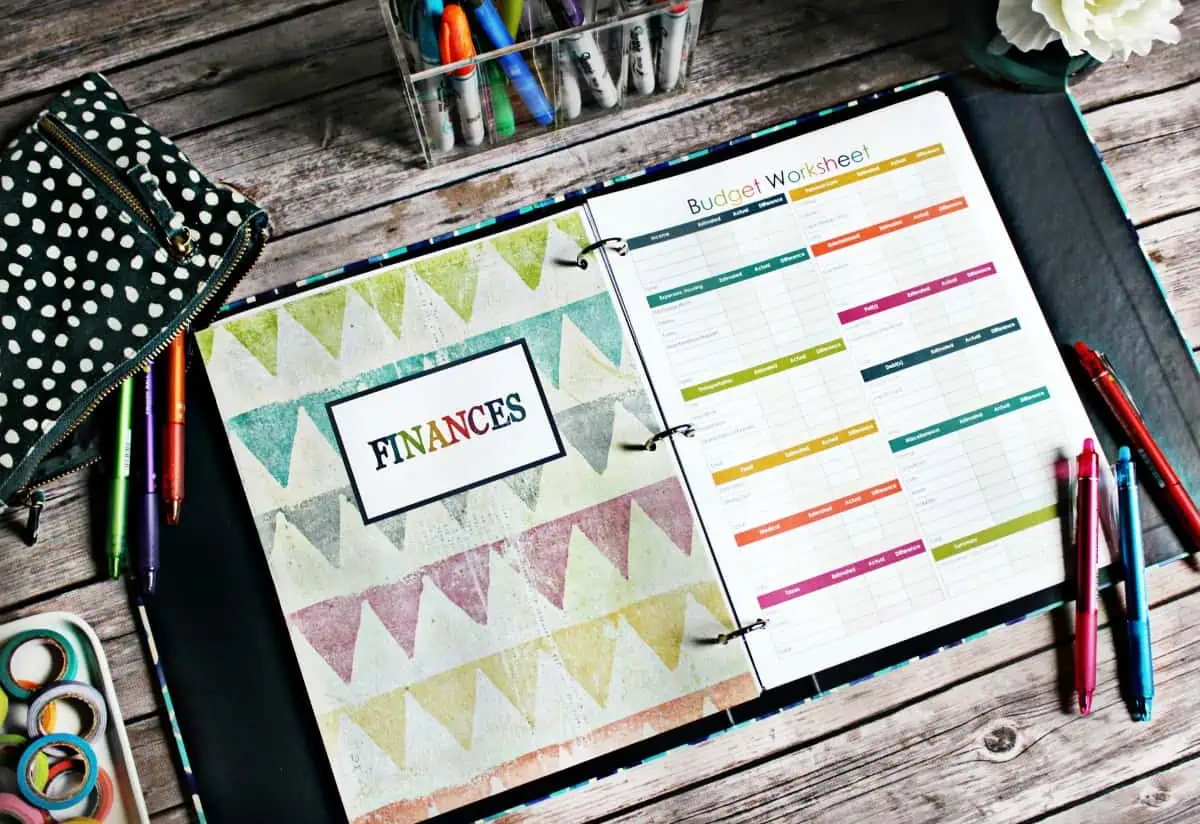 Getting organized just got easier!! This printable planner is perfect for organizing your time, daily, weekly, and monthly activities, cleaning routine, meal planning, finances, kids, pets, passwords, contacts, and more! Just about anything you'd want to schedule can be tracked and organized while reducing the paperwork floating around your home! It has more than 165 different printables and comes in both the standard letter and A5 sizes. Coordinating free printable 2017 calendars are also available on the blog.