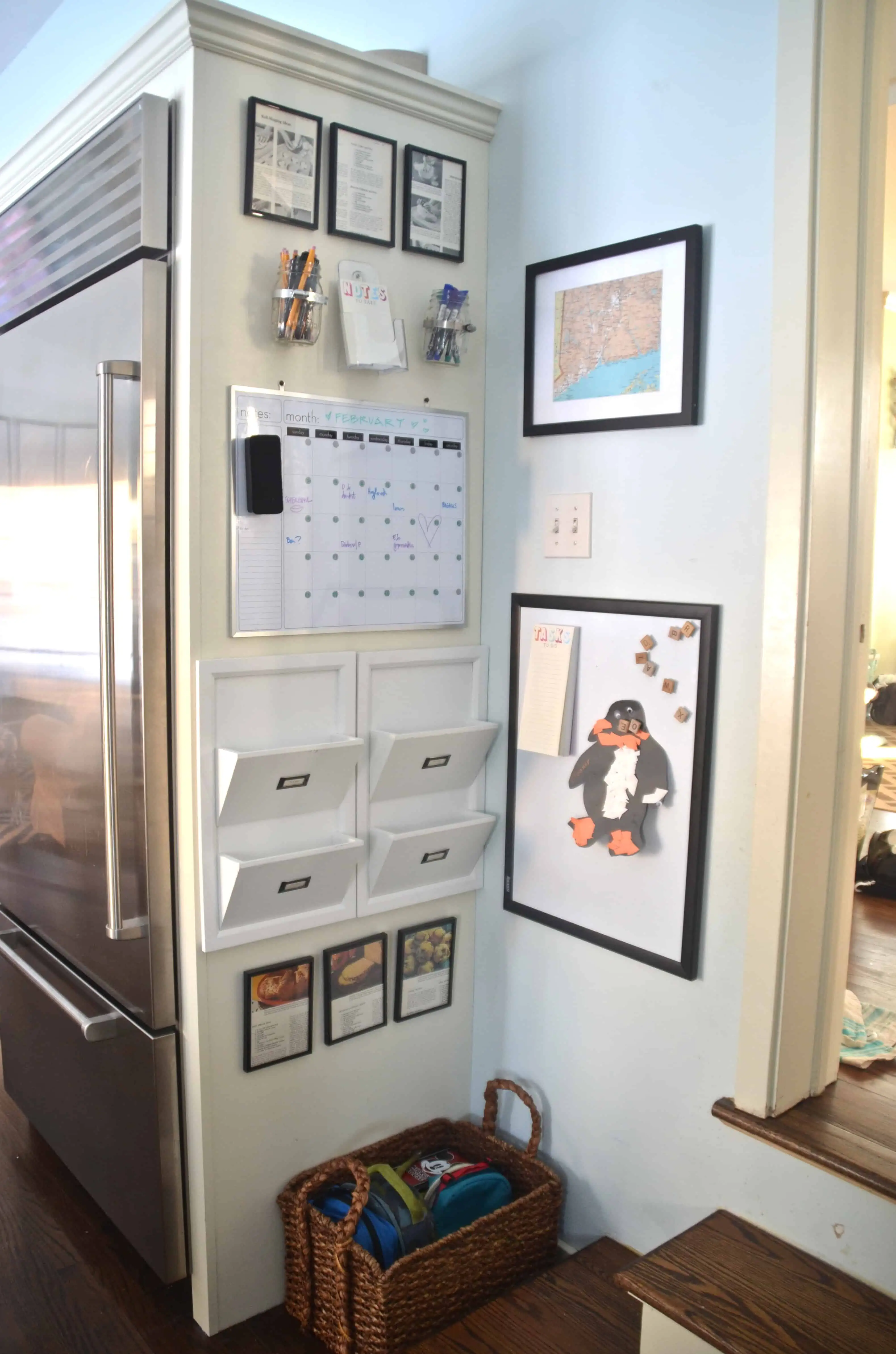 LOVE these ideas for creating a DIY family command center at home! It's the perfect way to keep everyone organized (including kids!) and running smoothly, and such a smart way to use wall space in the kitchen, entryway, or office. Customize it on the cheap with cute printables or framed artwork.