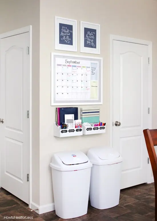 LOVE these ideas for creating a DIY family command center at home! It's the perfect way to keep everyone organized (including kids!) and running smoothly, and such a smart way to use wall space in the kitchen, entryway, or office. Customize it on the cheap with cute printables or framed artwork.