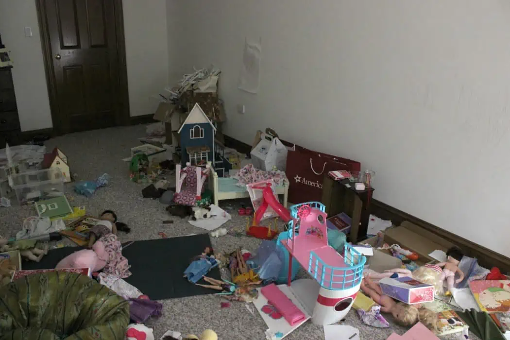 Watch this long, awkward, horribly disorganized and cluttered room become a beautiful bedroom for a little girl.