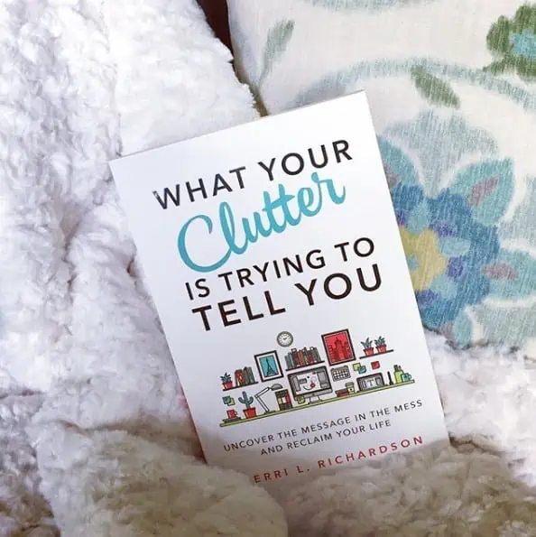 Imagine a holiday season free of overwhelm, stress, and clutter! That's what we'll be working to achieve this year during the 2018 Holiday Decluttering challenge. Let's declutter our homes so we can have more joy, less stuff, and spend more time focusing on what's really important.