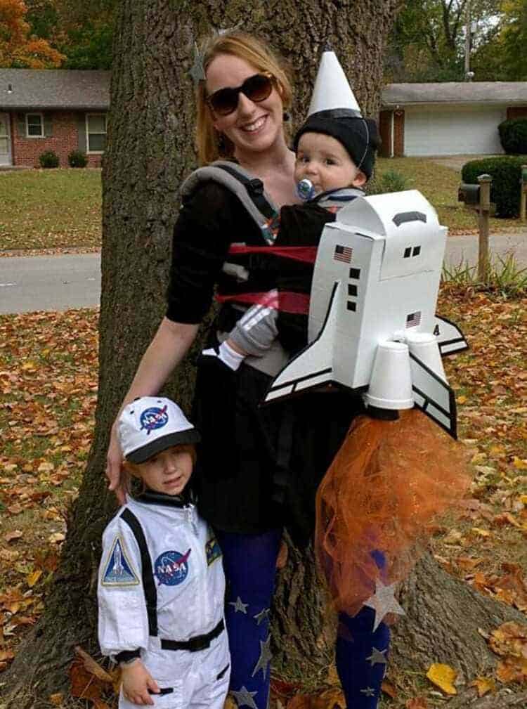 DIY Rocket and Astronaut Costumes siblings costumes