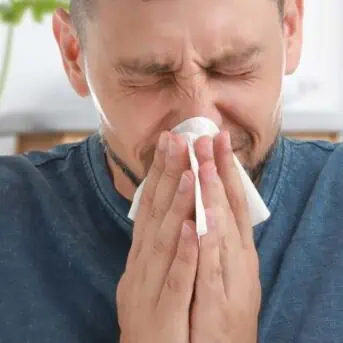 cropped-man-sneezing-by-a-dog.jpg