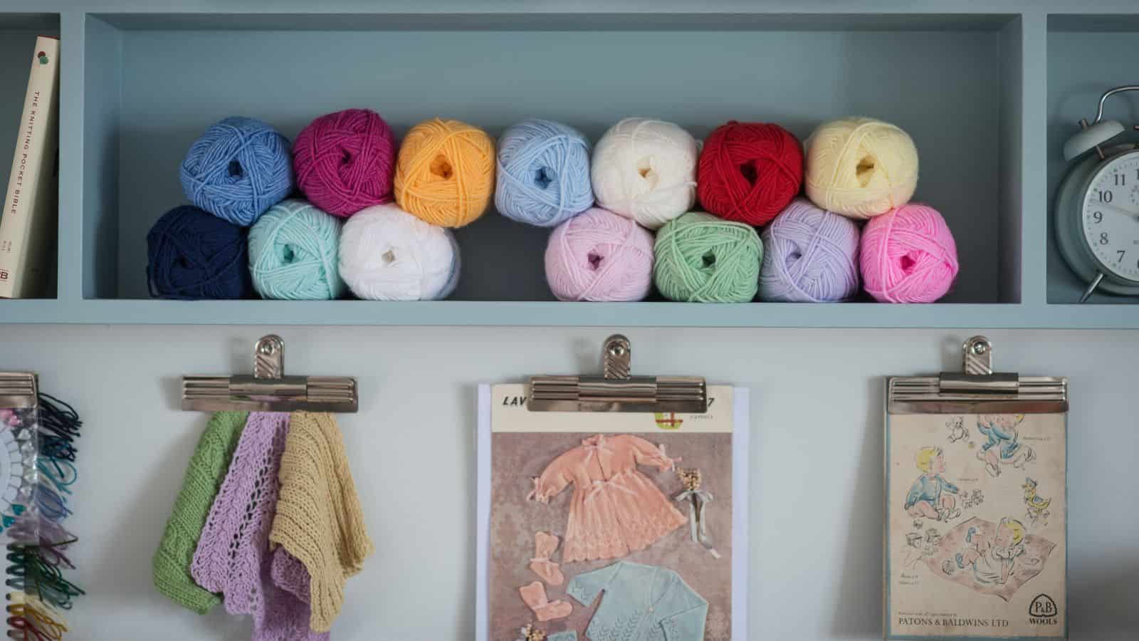 yarn on shelf with clipboards