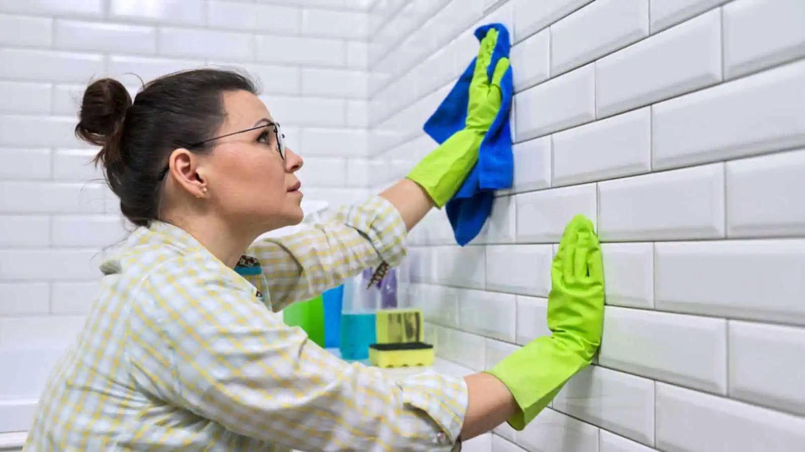 Cleaning bathroom