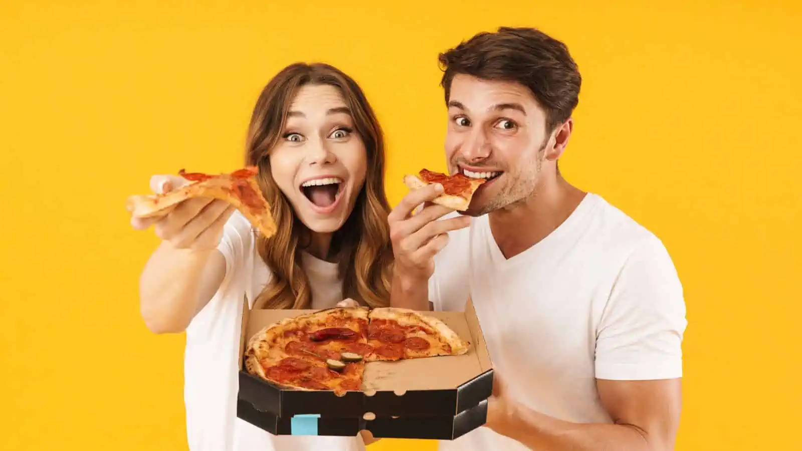 happy couple eating pizza